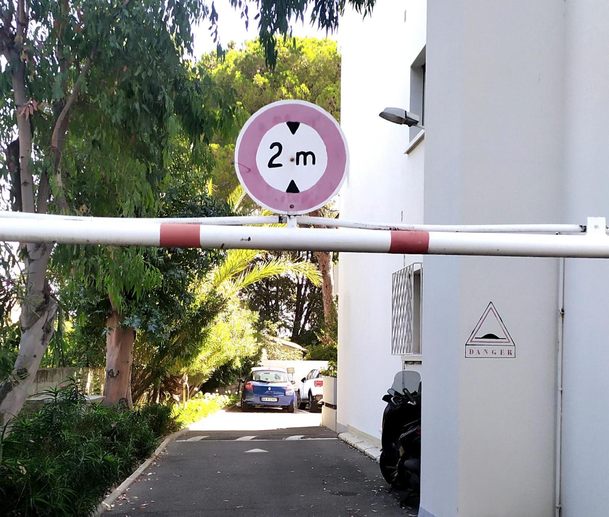 Grand Studio Climatise En Bord De Mer Avec Parking Securise Golfe-Juan Kültér fotó
